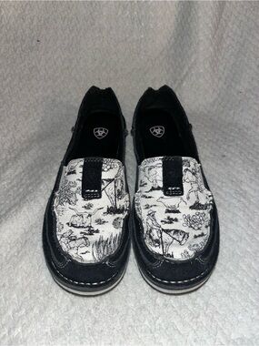🐮Ariat Slip Ons🐮